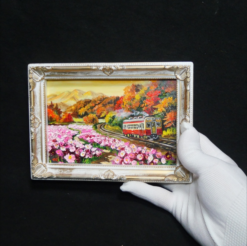 【秋うらら、どこまでも続く旅路】秋桜と紅葉山を駆ける赤い電車のミニ絵画