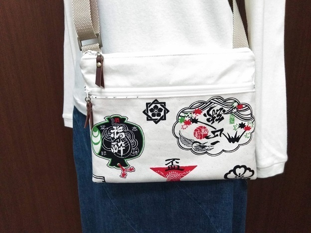 日本酒柄サコッシュ~白