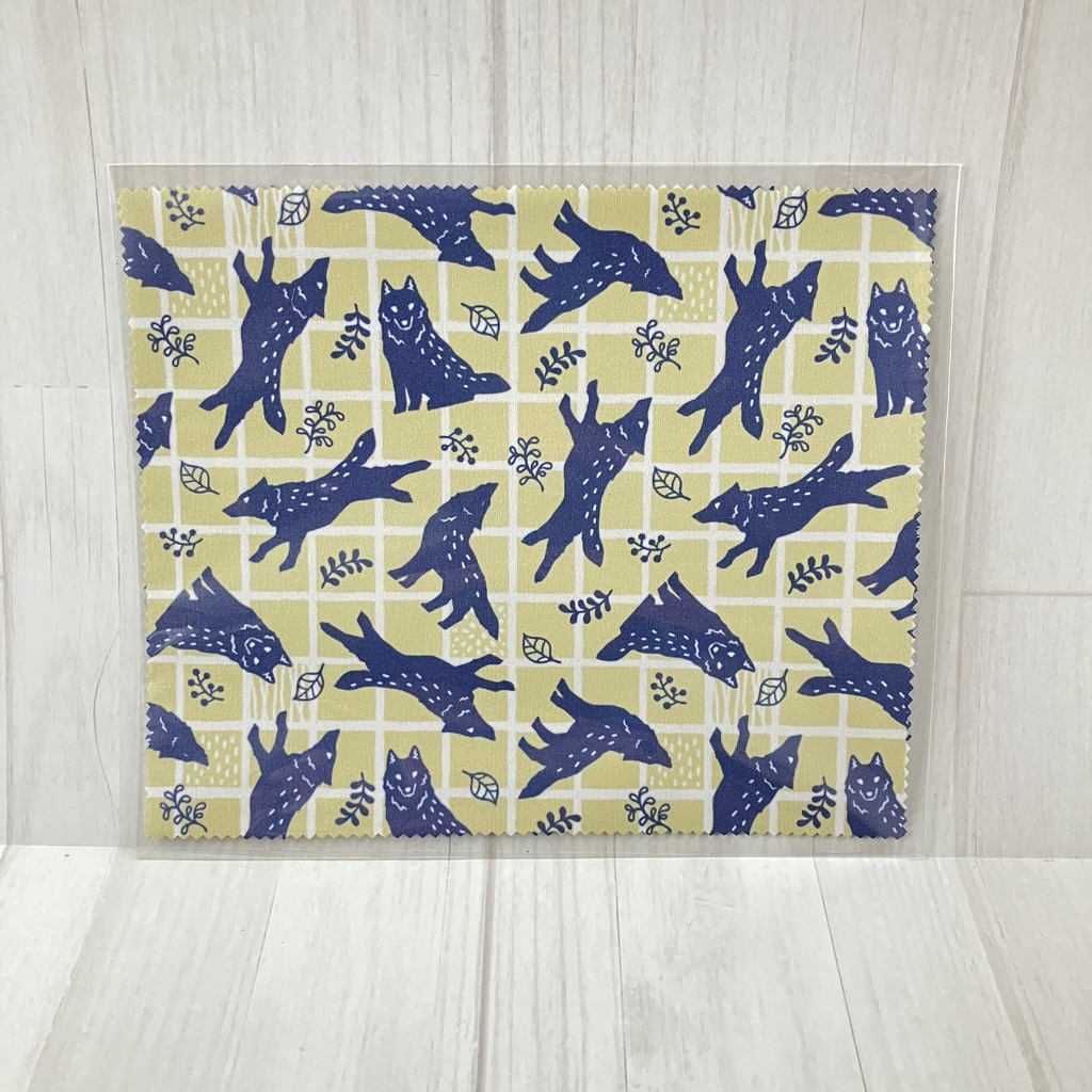 北欧風オオカミ柄のメガネ拭き