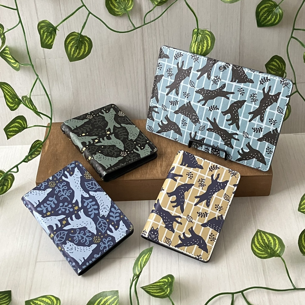 北欧風オオカミ柄の2つ折りパスケース