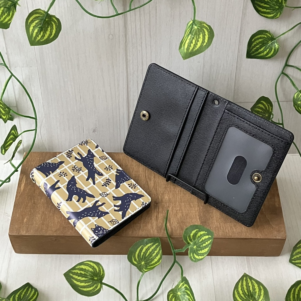 北欧風オオカミ柄の2つ折りパスケース