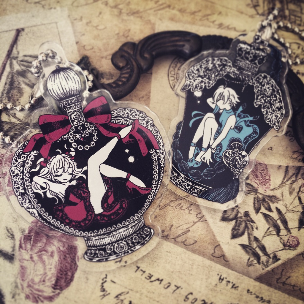 純正少女の瓶詰め香水 アクリルキーホルダー