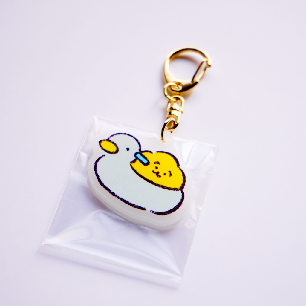 ホワイトアクリルキーホルダー