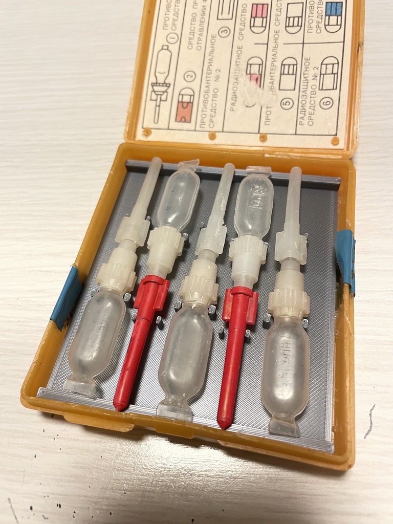 【期間限定半額】METRO2033 Medikit Syringe + Base 3Dmodel STL cosplay