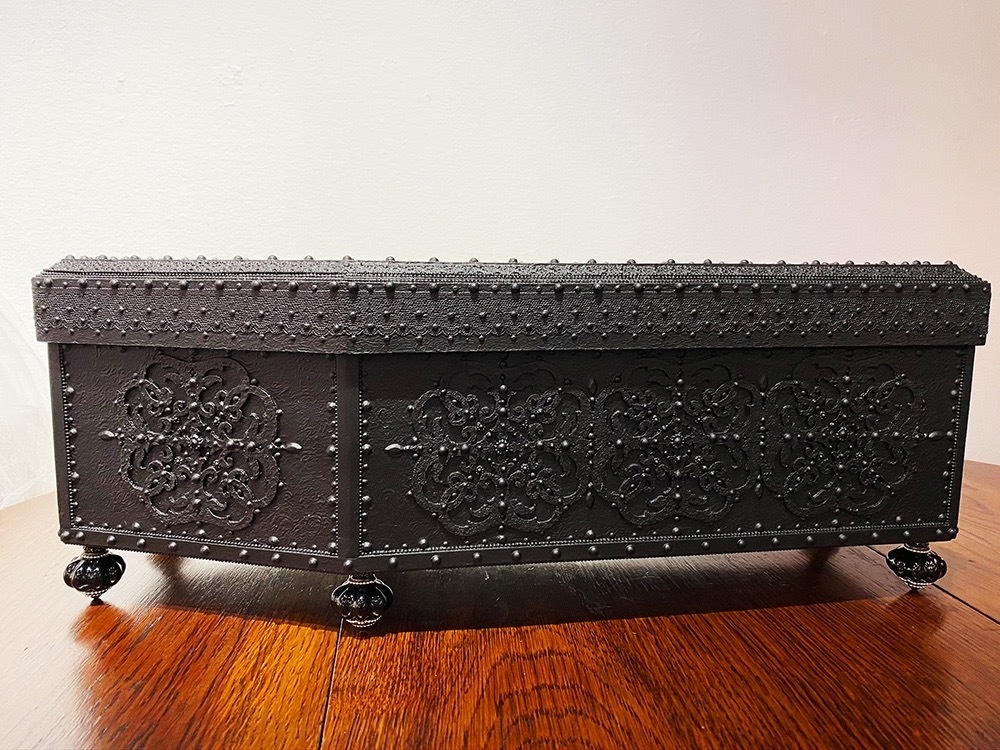 棺桶形ケース「緋の裡なる棲家」