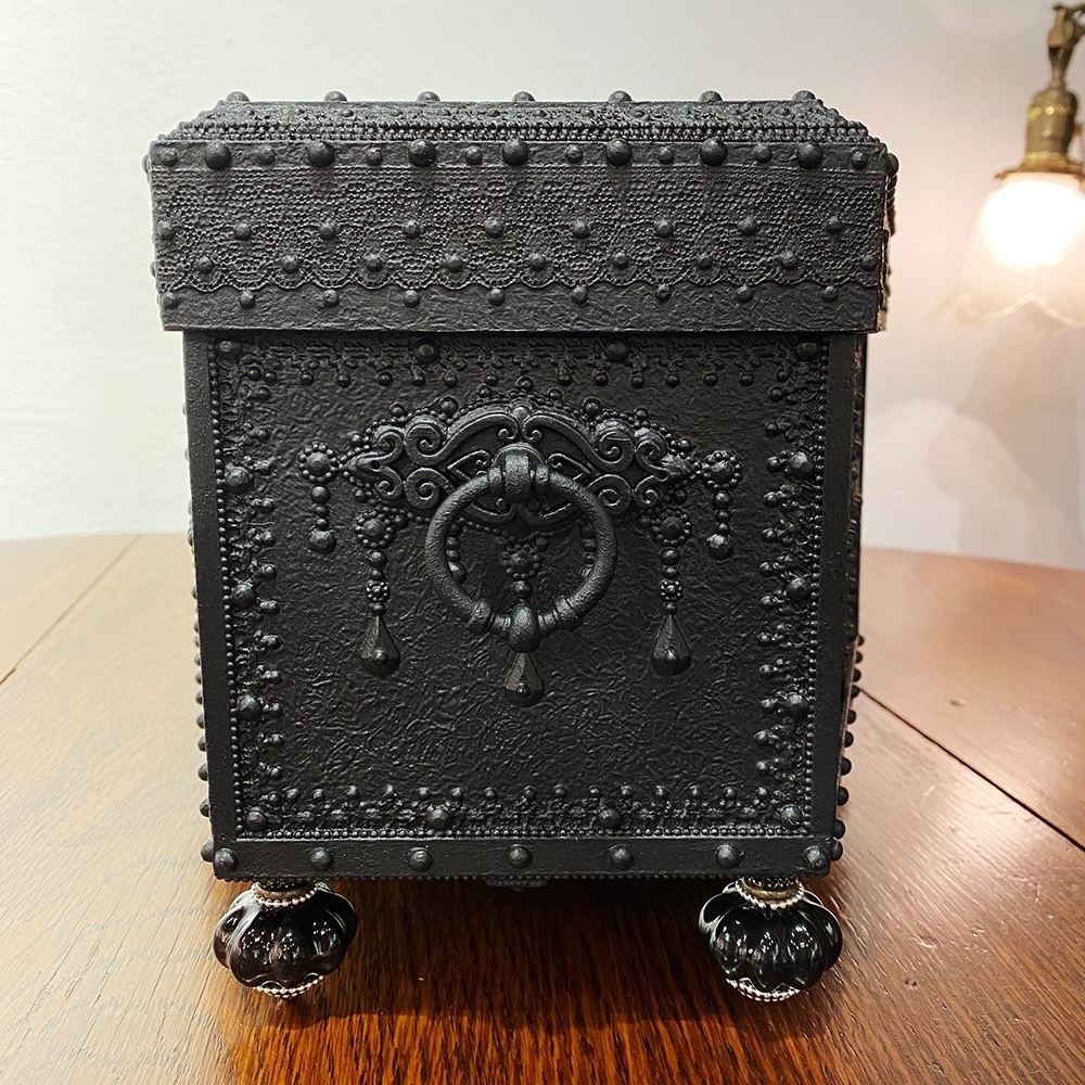 棺桶形ケース「緋の裡なる棲家」