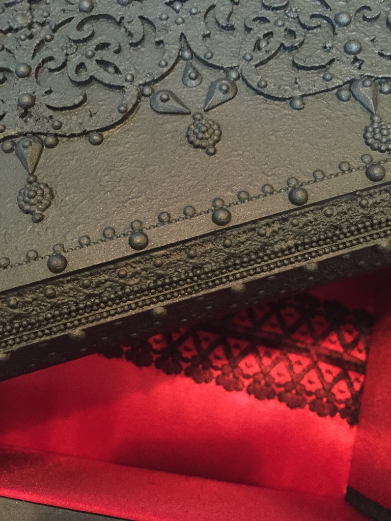 棺桶形ケース「緋の裡なる棲家」