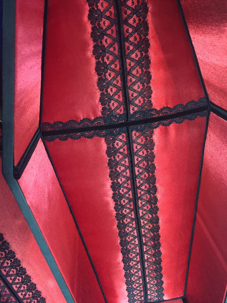 棺桶形ケース「緋の裡なる棲家」