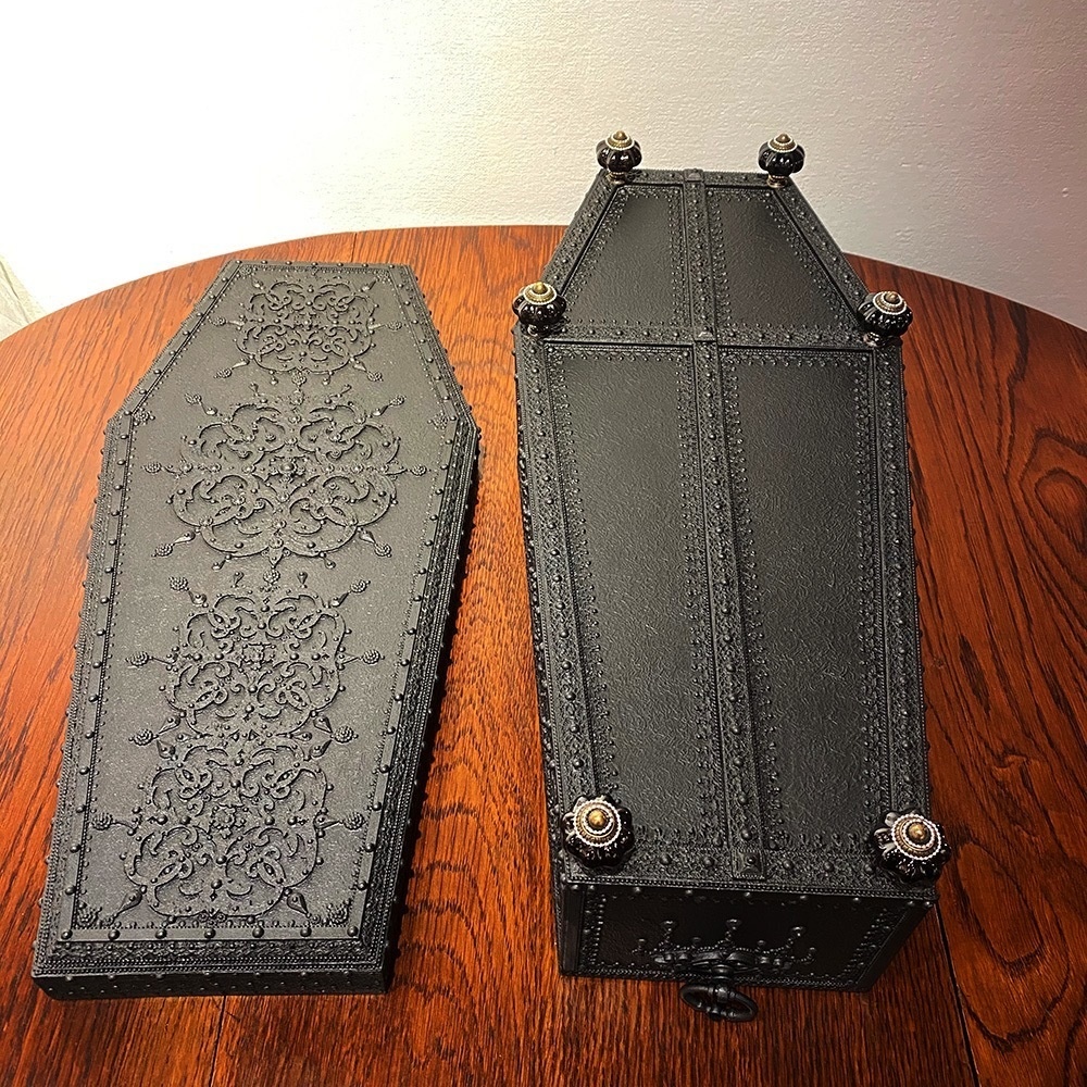 棺桶形ケース「緋の裡なる棲家」