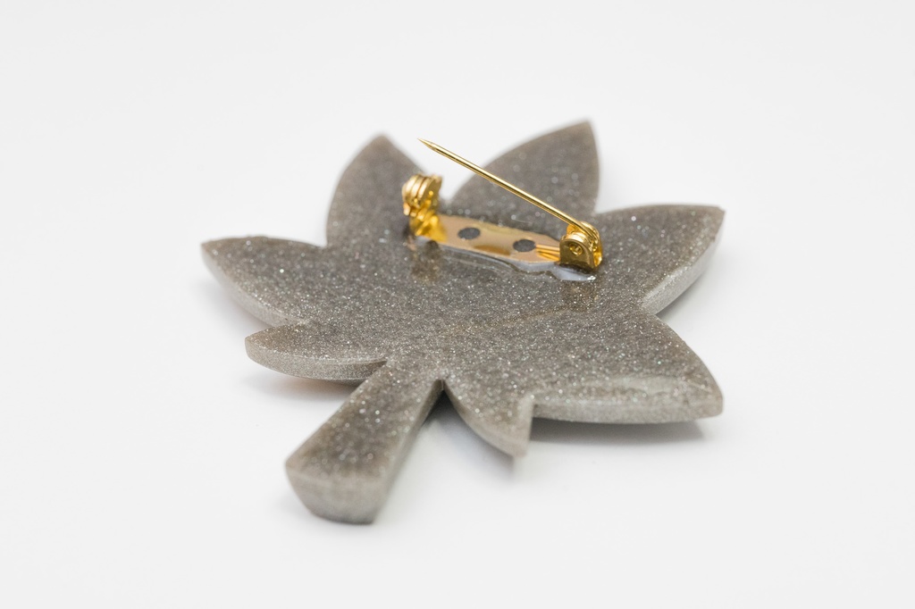 射命丸文の胸飾り