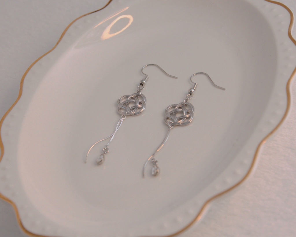 【アクセサリー】梅咲・津軽モチーフ イヤリング&ピアス【またたび5周年記念】