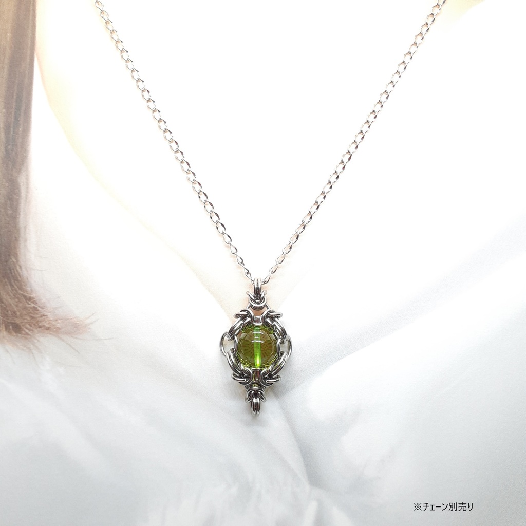 深緑の ユラテの涙 (バルテックアンバー) ペンダントトップ