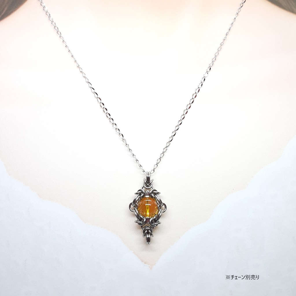 煌めく ユラテの涙 (バルテックアンバー) ペンダントトップ