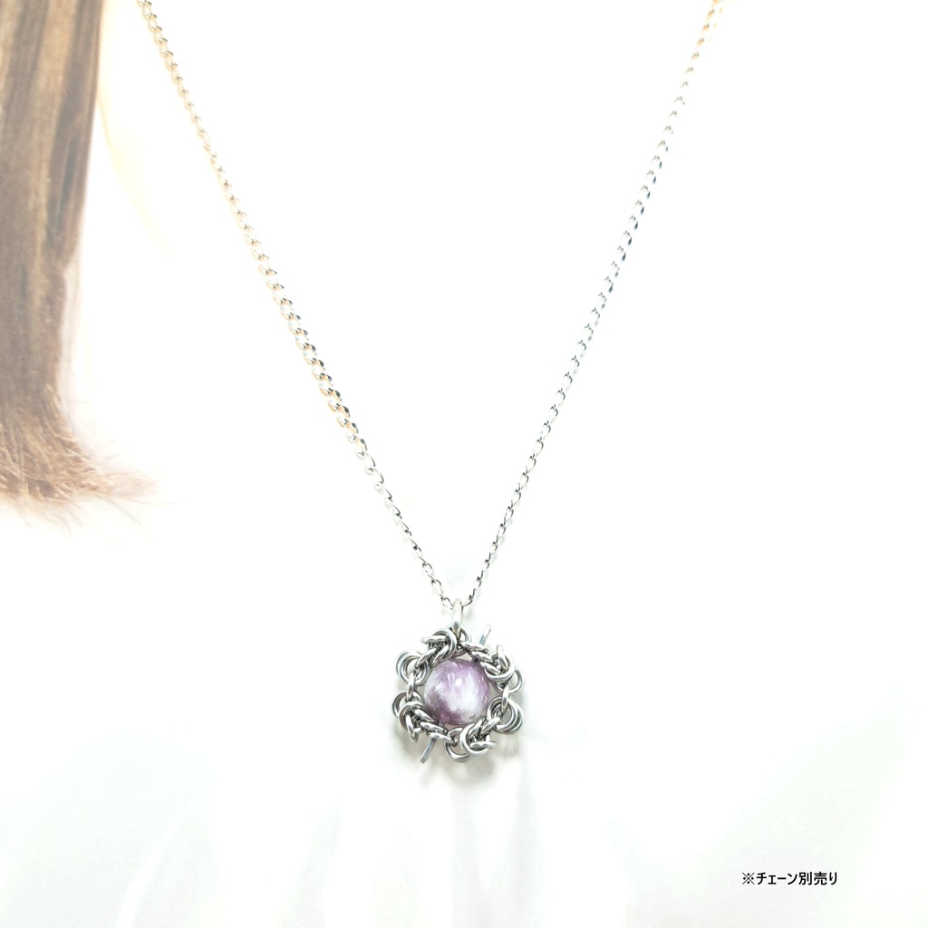 内包物が個性的! フェザー イン フローライト ペンダントトップ