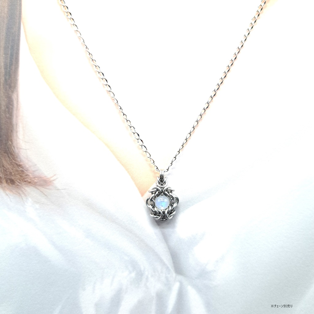 神秘的な輝き! ホワイトラブラドライト ペンダントトップ