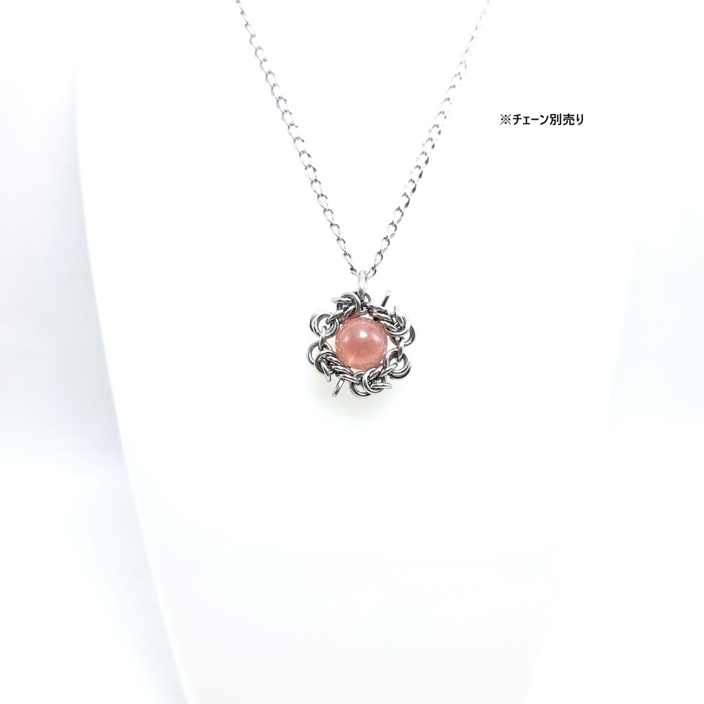 マダガスカル産の色味が強めの ローズクォーツ ペンダントトップ