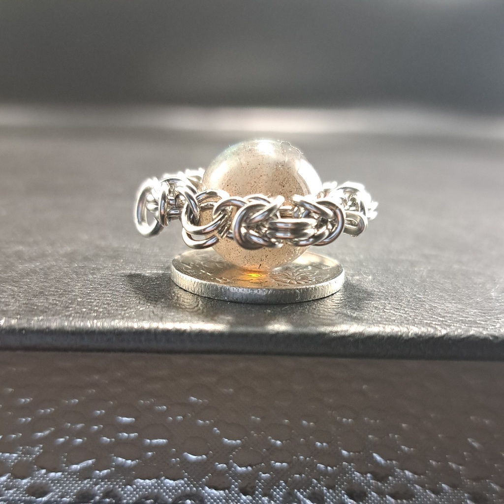 モルフォ蝶の羽の煌めき! ラブラドライト ペンダントトップ