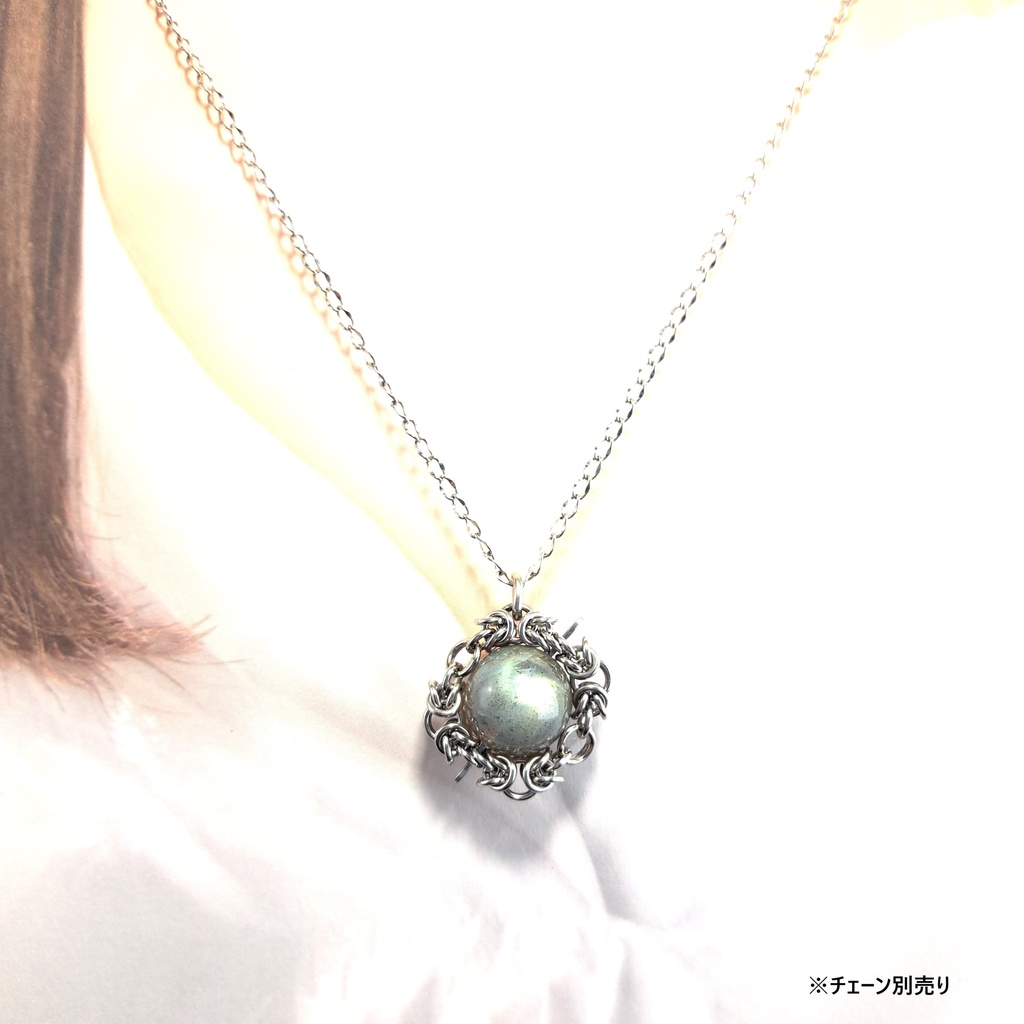 モルフォ蝶の羽の煌めき! ラブラドライト ペンダントトップ