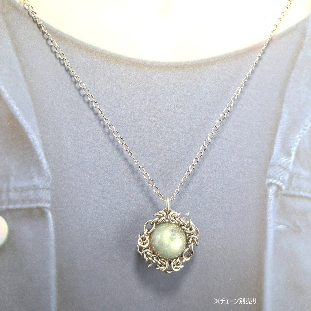 モルフォ蝶の羽の煌めき! ラブラドライト ペンダントトップ