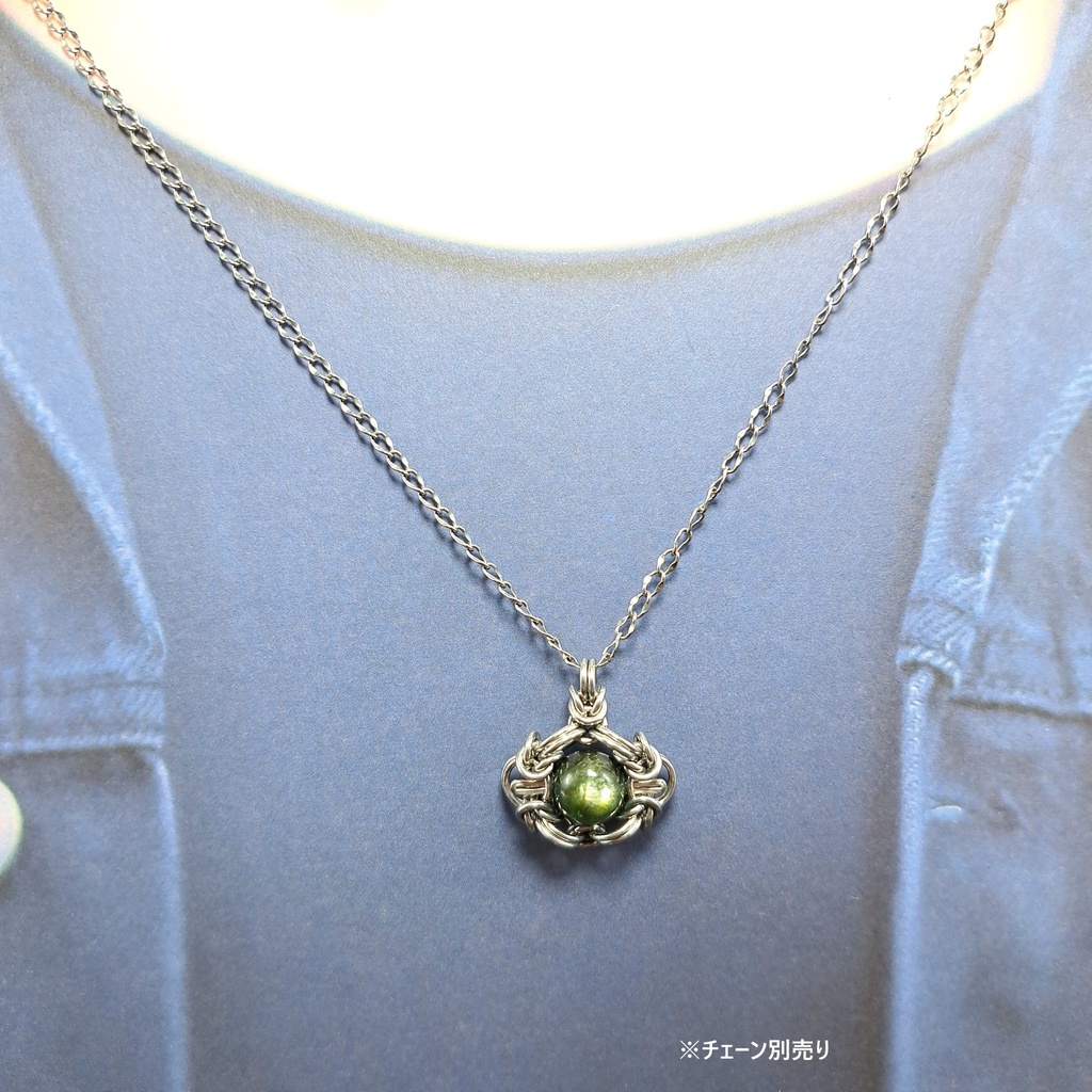 深緑に輝く黄金! グリーンゴールデンマイカ ペンダントトップ