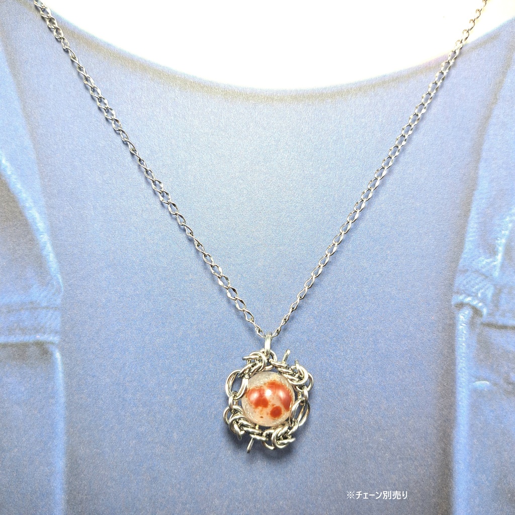 半透明なカルセドニーにシナバーの「朱色」が映える シナバー イン カルセドニー ペンダントトップ