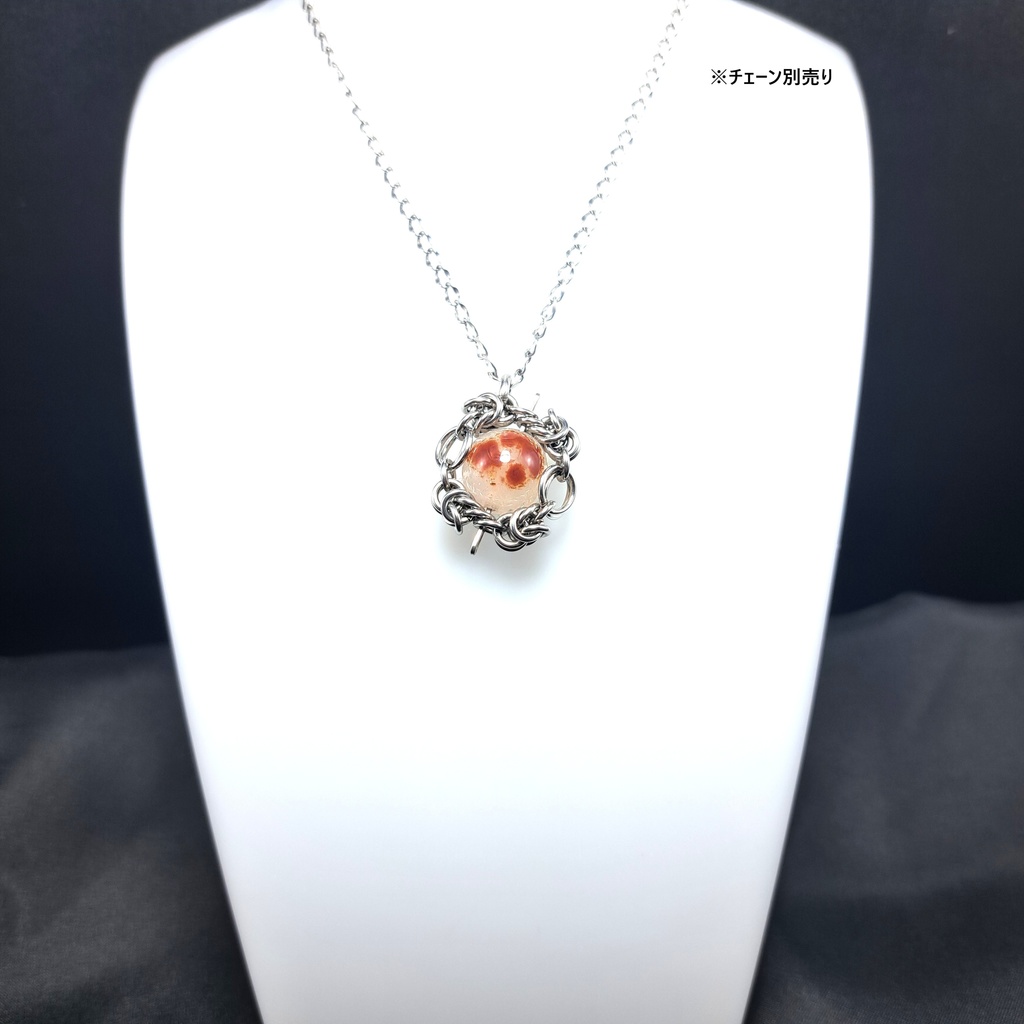 半透明なカルセドニーにシナバーの「朱色」が映える シナバー イン カルセドニー ペンダントトップ