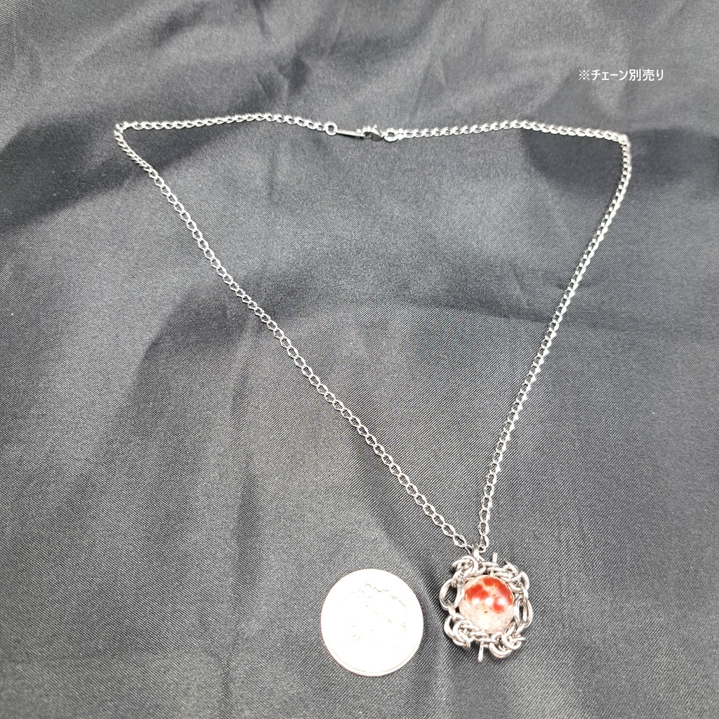 半透明なカルセドニーにシナバーの「朱色」が映える シナバー イン カルセドニー ペンダントトップ