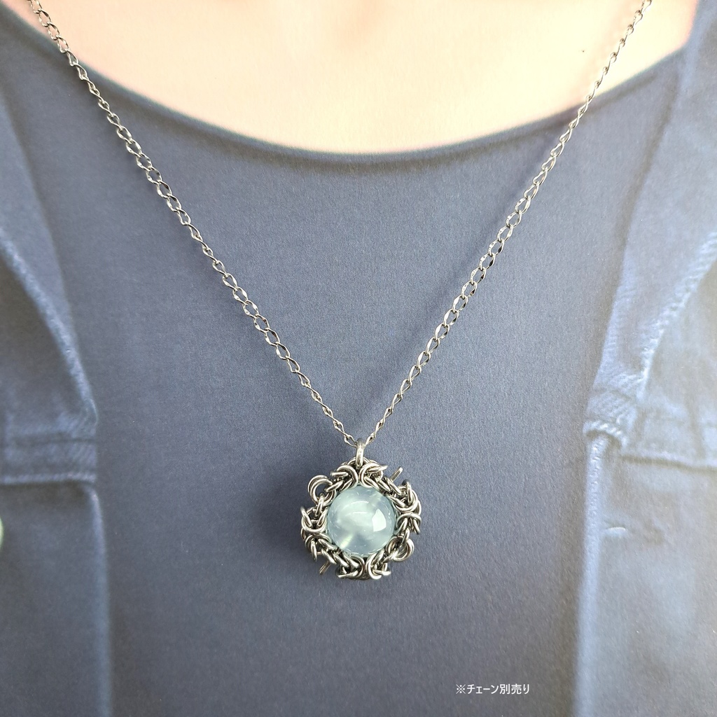 晴天の空に浮かぶ雲の様な内包物入り アクアマリン ペンダントトップ