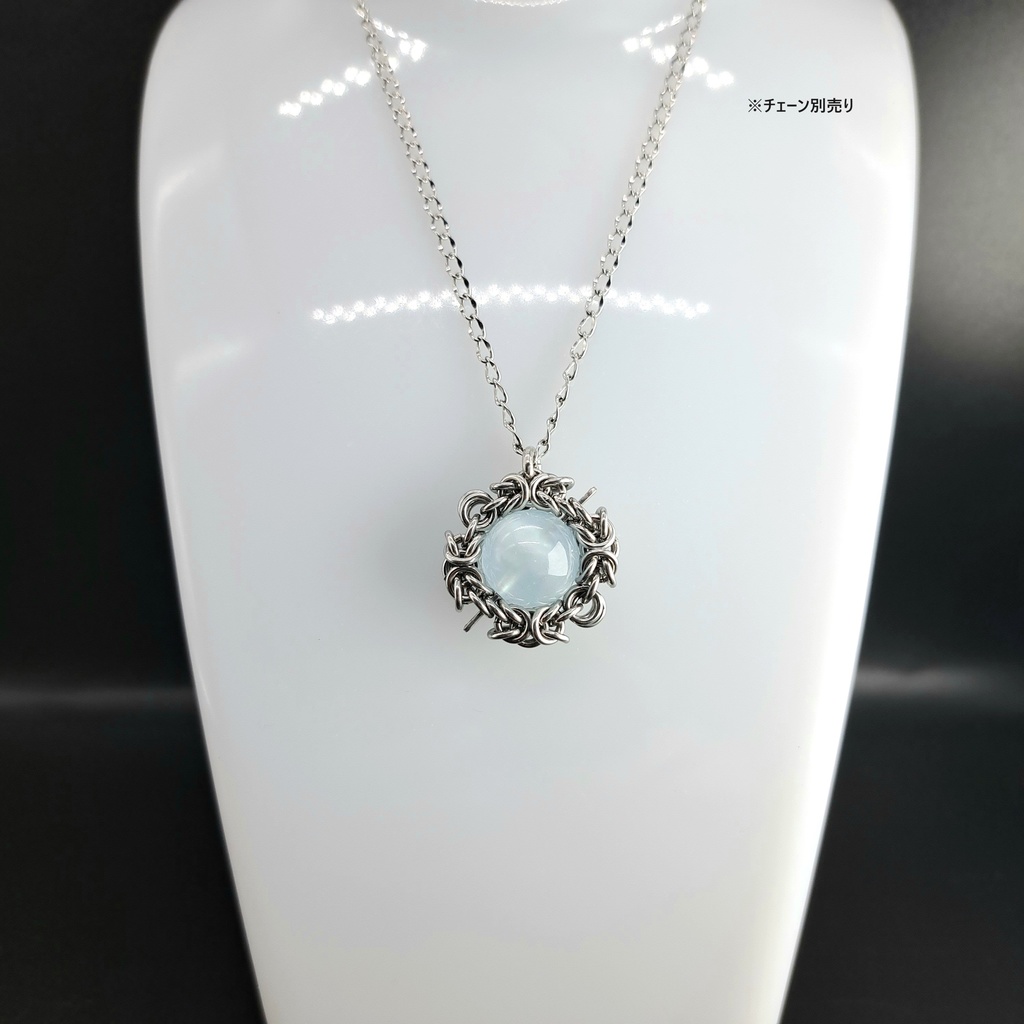 晴天の空に浮かぶ雲の様な内包物入り アクアマリン ペンダントトップ