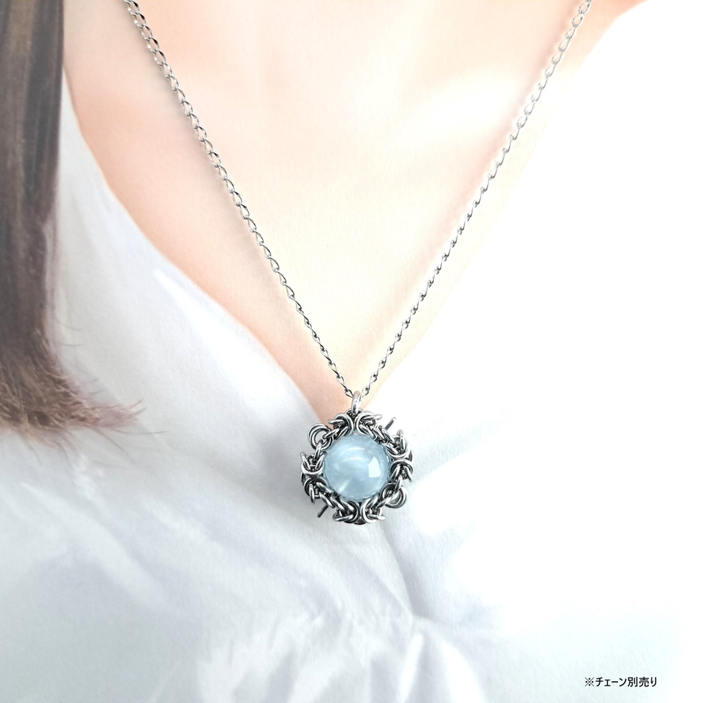 晴天の空に浮かぶ雲の様な内包物入り アクアマリン ペンダントトップ