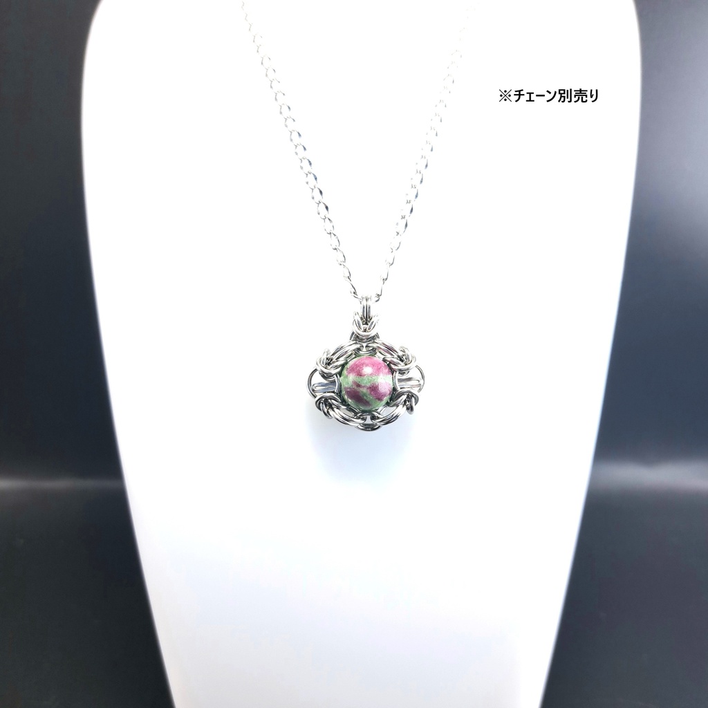 赤と緑のコントラストが美しい! ルビーインゾイサイト (アニョライト) ペンダントトップ