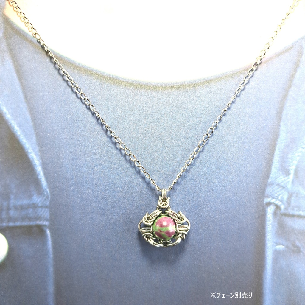 赤と緑のコントラストが美しい! ルビーインゾイサイト (アニョライト) ペンダントトップ