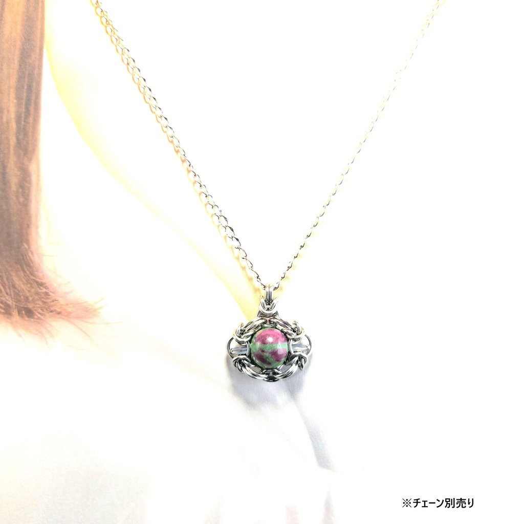 赤と緑のコントラストが美しい! ルビーインゾイサイト (アニョライト) ペンダントトップ