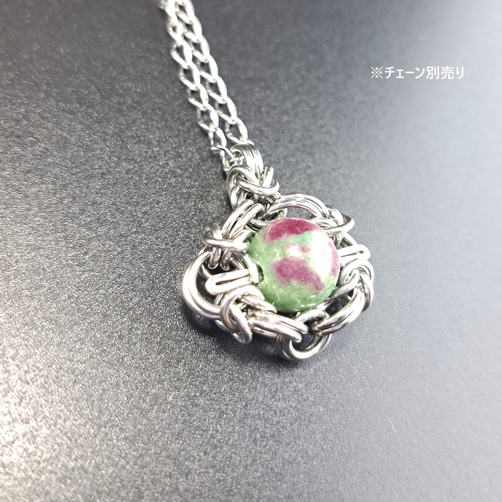 赤と緑のコントラストが美しい! ルビーインゾイサイト (アニョライト) ペンダントトップ