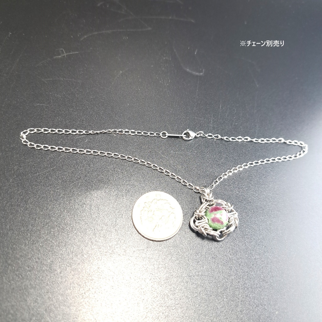 赤と緑のコントラストが美しい! ルビーインゾイサイト (アニョライト) ペンダントトップ