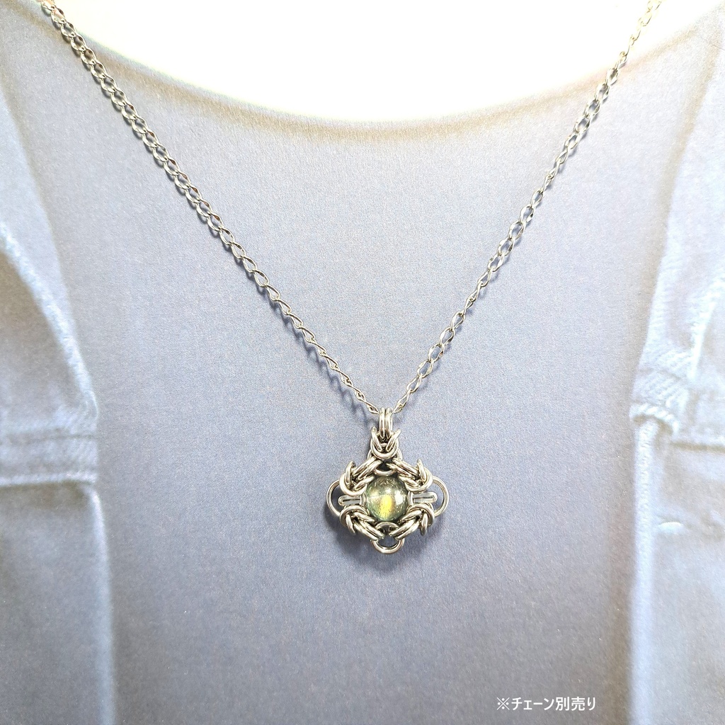 神秘的な煌めき! ラブラドライト ペンダントトップ