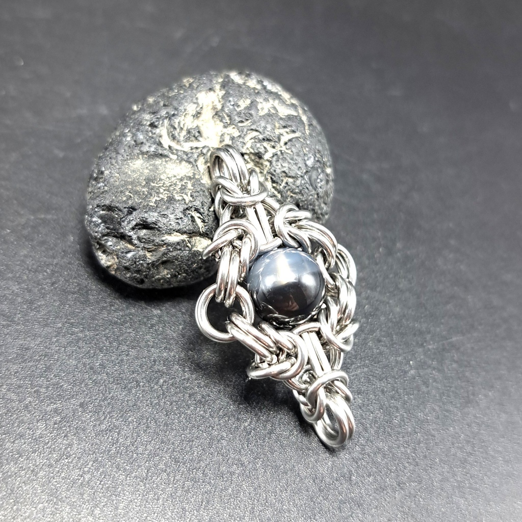 白と黒のツートンカラー＆ほんのり蛍光発色! アゲート　ペンダントトップ
