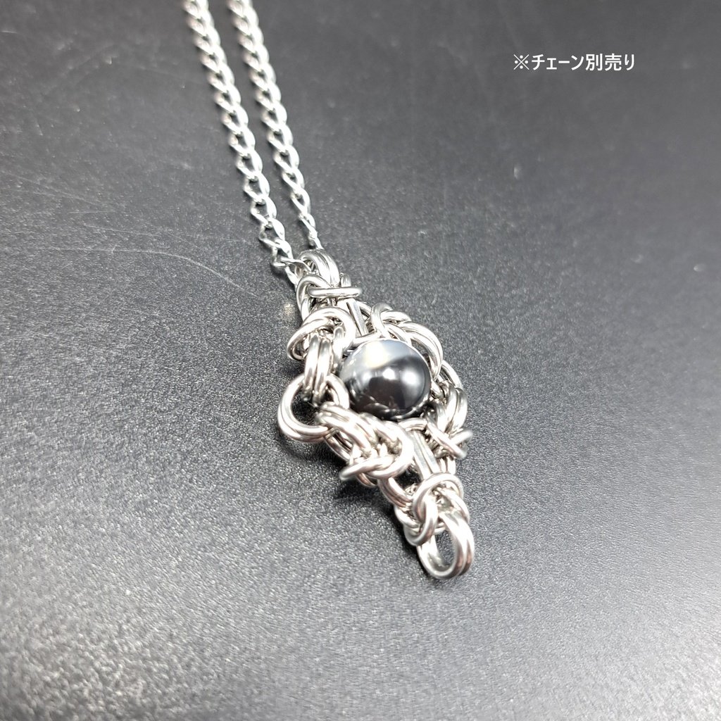 白と黒のツートンカラー&ほんのり蛍光発色! アゲート ペンダントトップ