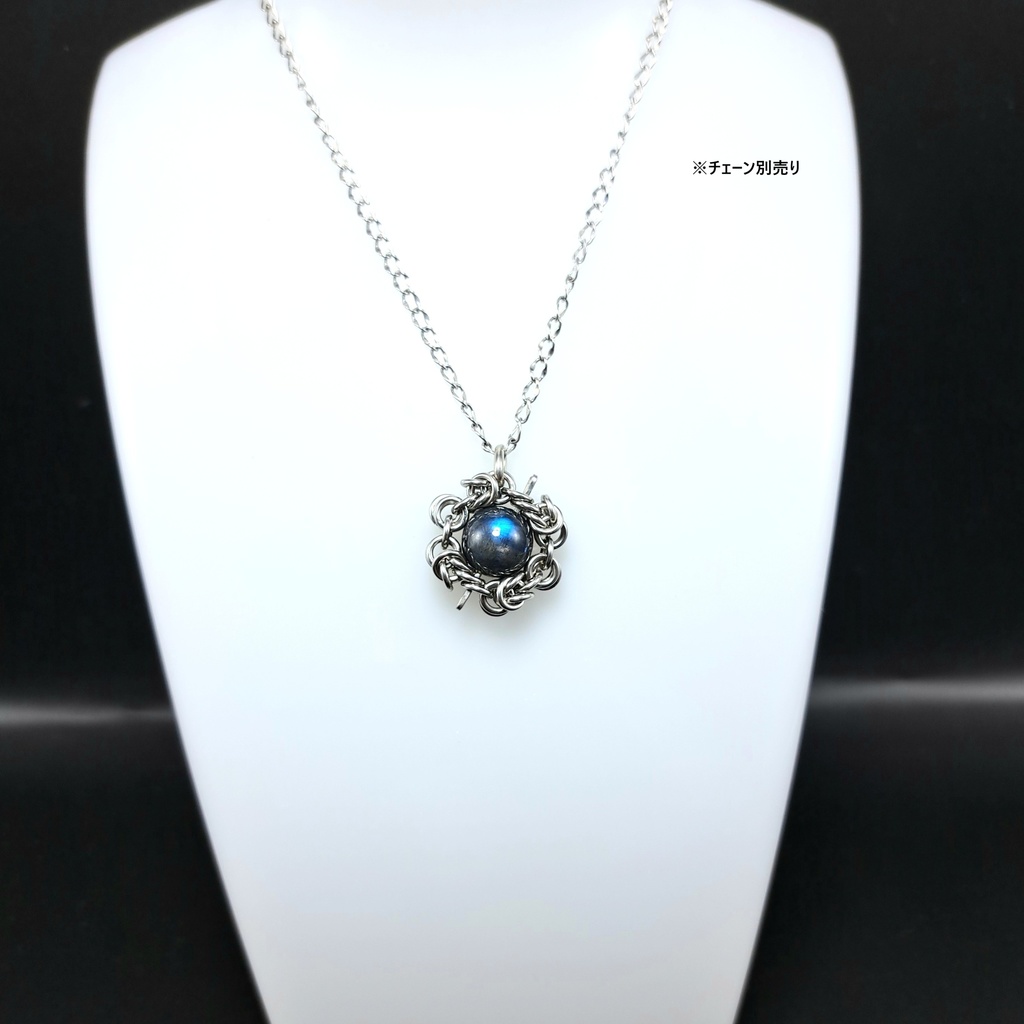 漆黒の地色に青色の光効果が美しい! ブラック ラブラドライト ペンダントトップ