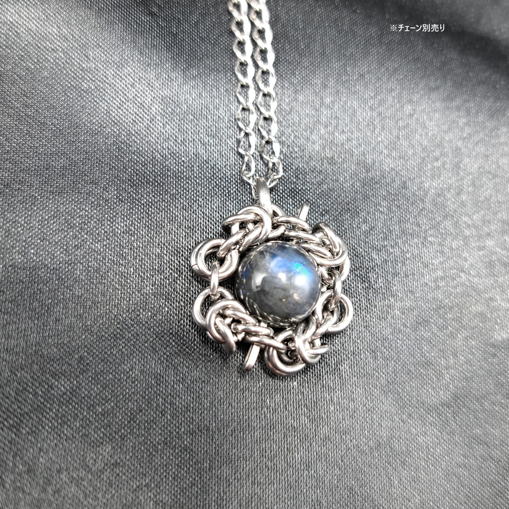 漆黒の地色に青色の光効果が美しい! ブラック ラブラドライト ペンダントトップ