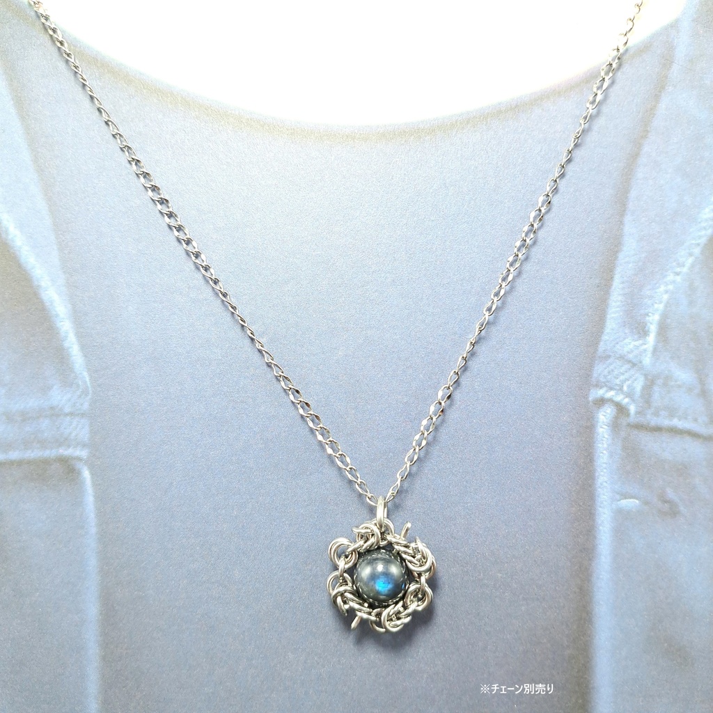 漆黒の地色に青色の光効果が美しい! ブラック ラブラドライト ペンダントトップ