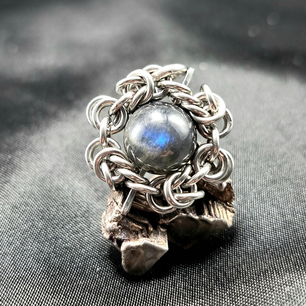 漆黒の地色に青色の光効果が美しい! ブラック ラブラドライト ペンダントトップ