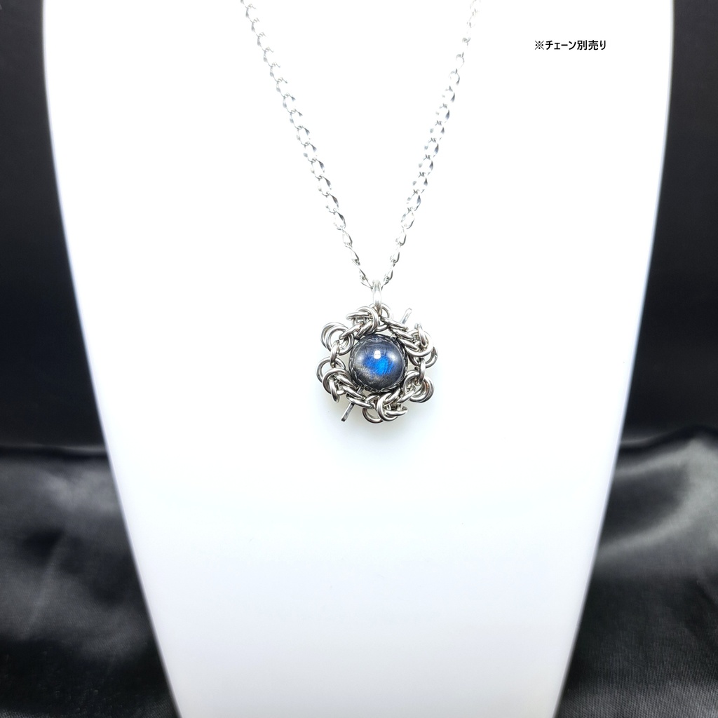 漆黒の地色に青色の光効果が美しい! ブラック ラブラドライト ペンダントトップ