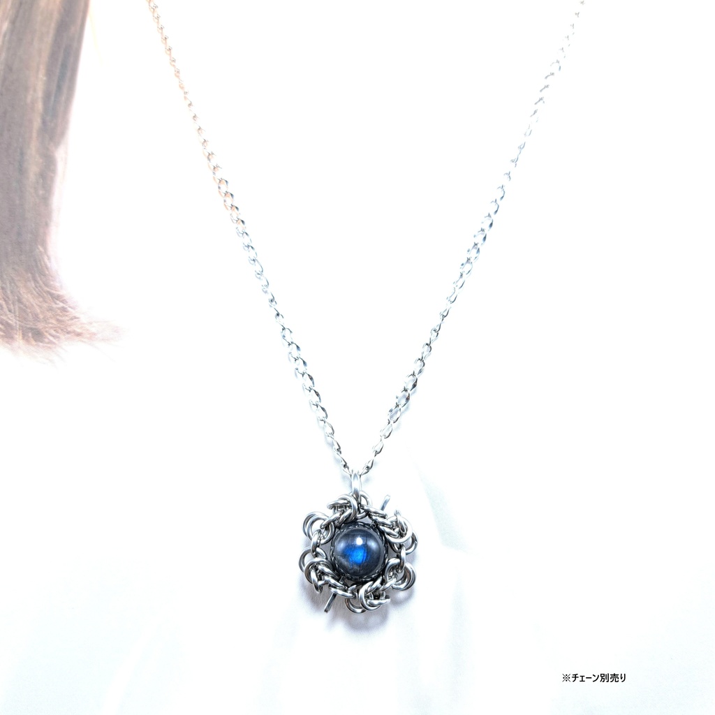 漆黒の地色に青色の光効果が美しい! ブラック ラブラドライト ペンダントトップ