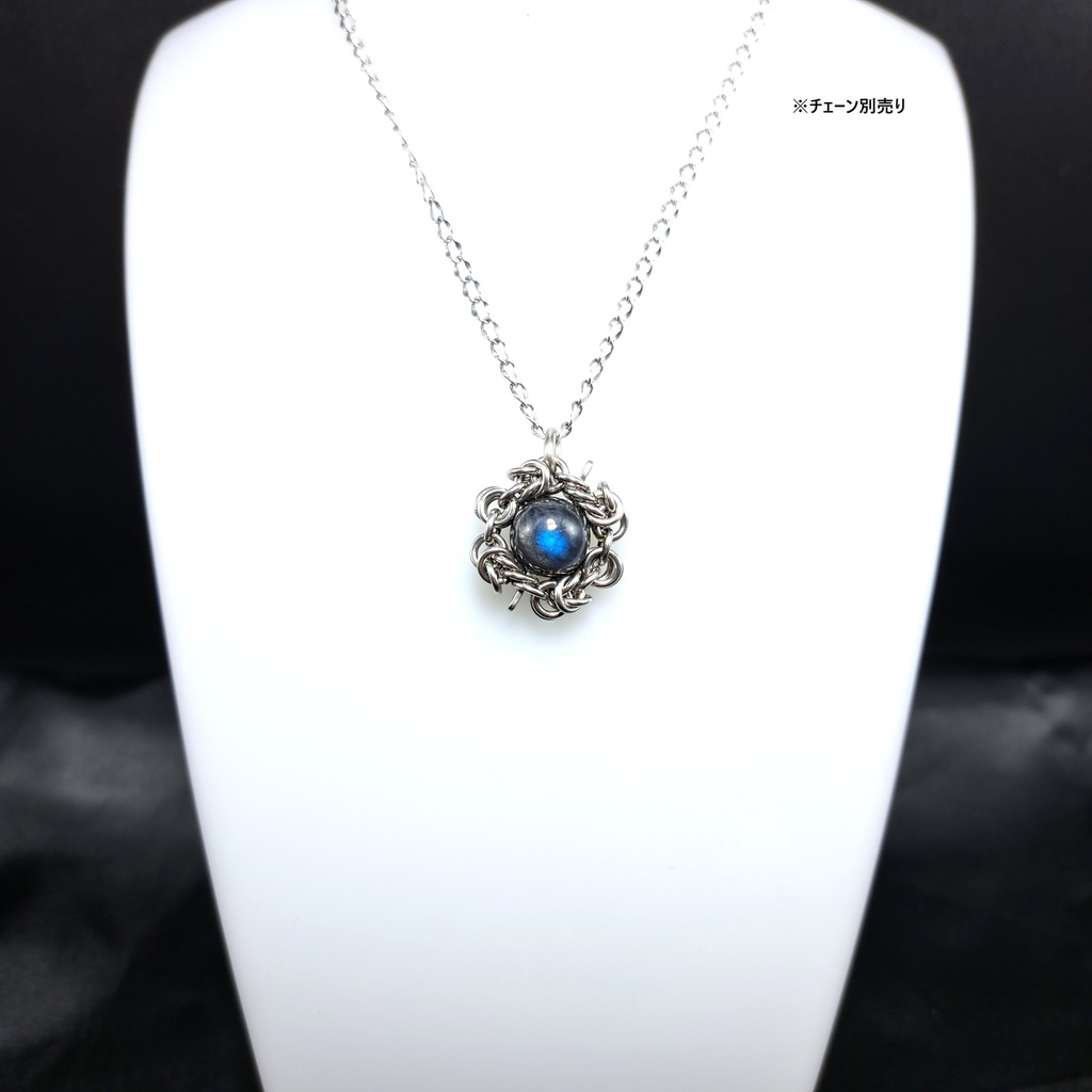 漆黒の地色に青色の光効果が美しい! ブラック ラブラドライト ペンダントトップ