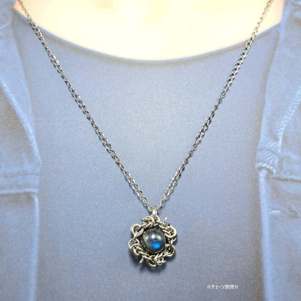 漆黒の地色に青色の光効果が美しい! ブラック ラブラドライト ペンダントトップ