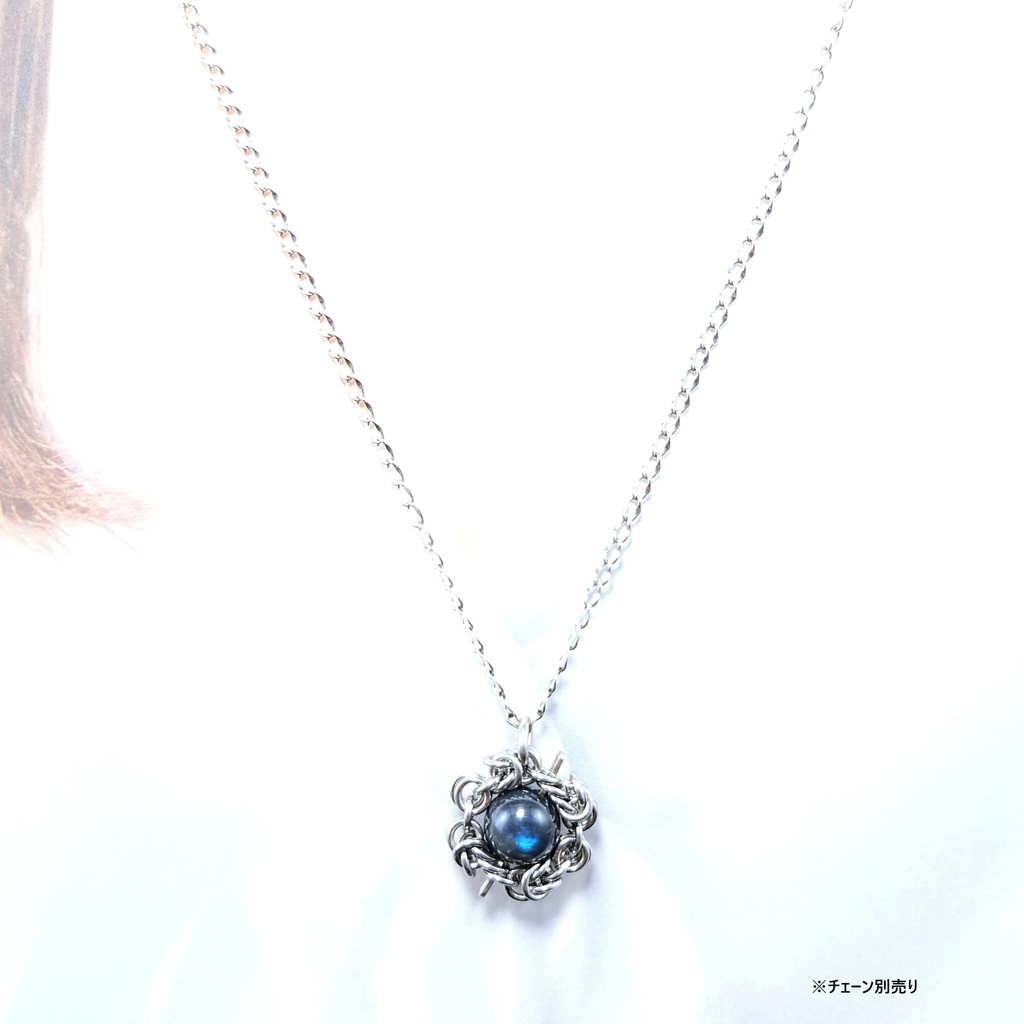 漆黒の地色に青色の光効果が美しい! ブラック ラブラドライト ペンダントトップ