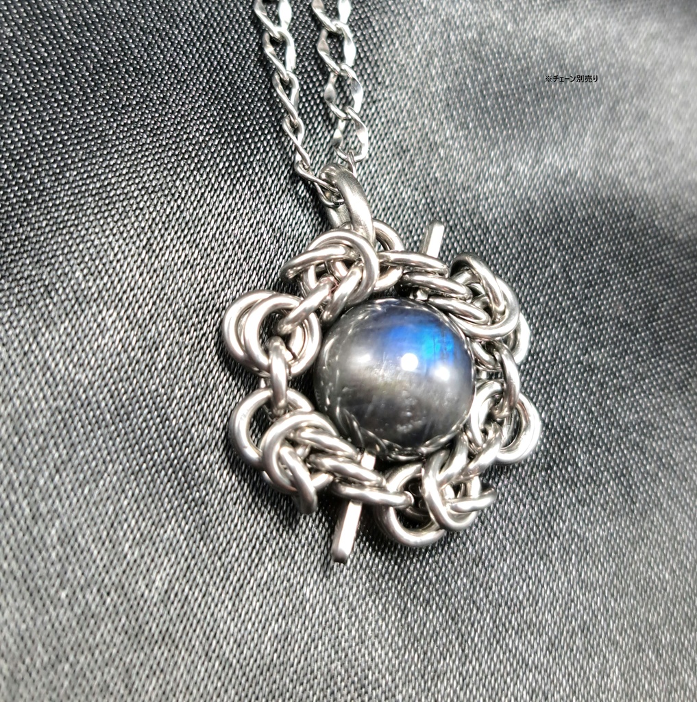 漆黒の地色に青色の光効果が美しい! ブラック ラブラドライト ペンダントトップ