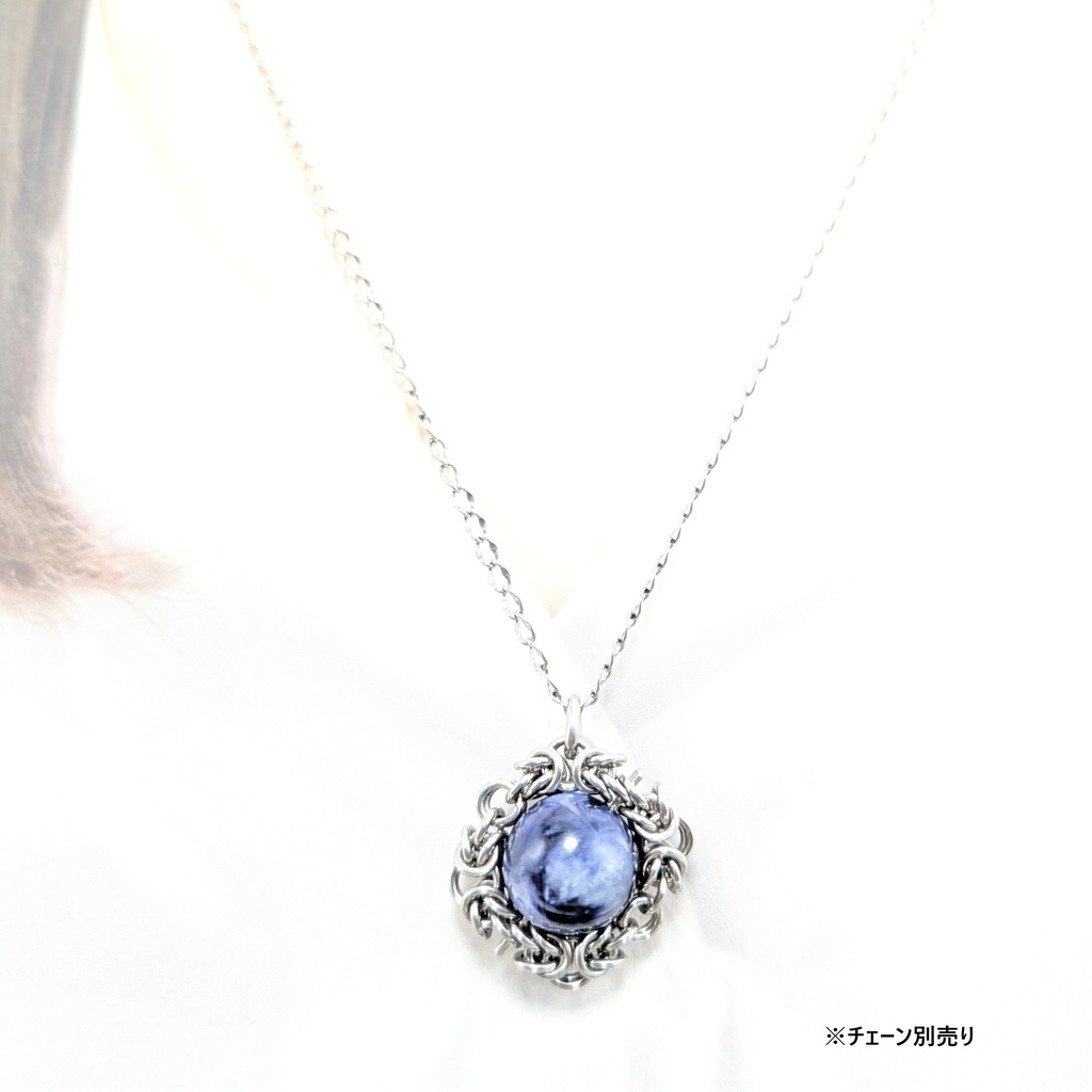 鮮やかな青紫と白のコントラストが綺麗! ブルー レピドライト シリカ ペンダントトップ