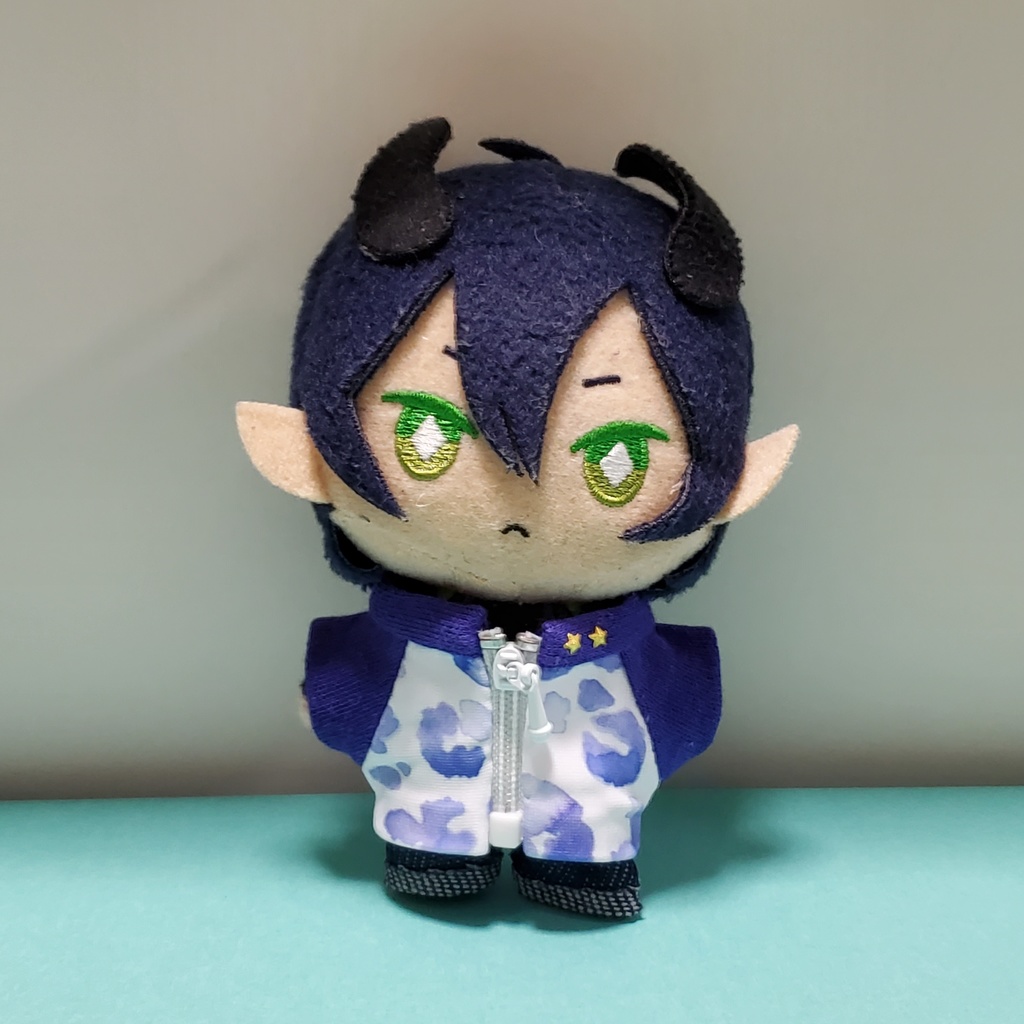 フード無しパーカー